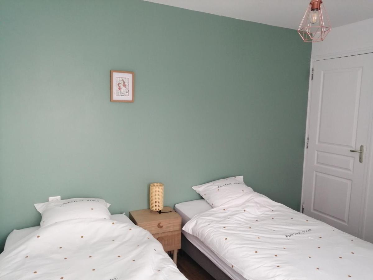 Maison Jullouville au calme Extérieur photo