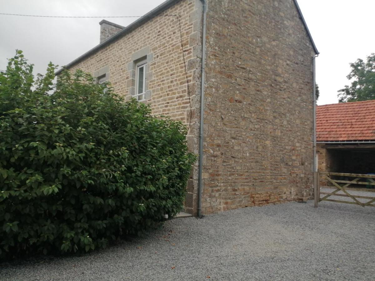 Maison Jullouville au calme Extérieur photo